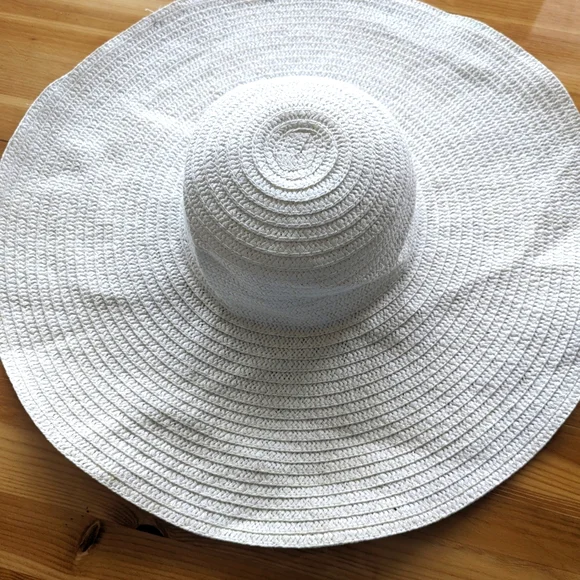 Large hat - Picture 1 of 5